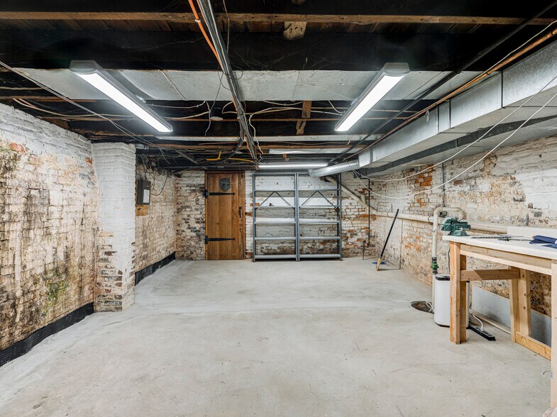 Building Photo - 321 N Park Ave