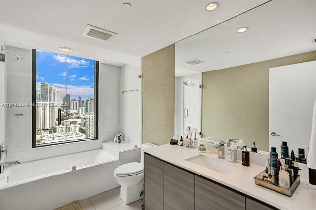 Building Photo - 460 NE 28th St