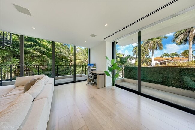 Building Photo - 420 N Hibiscus Dr