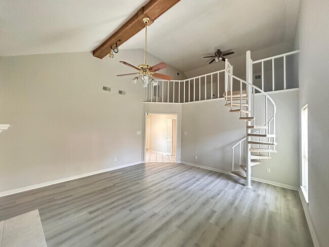 Building Photo - 219 Kings Ct