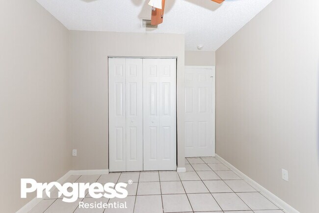 Building Photo - 923 Bradley Ct