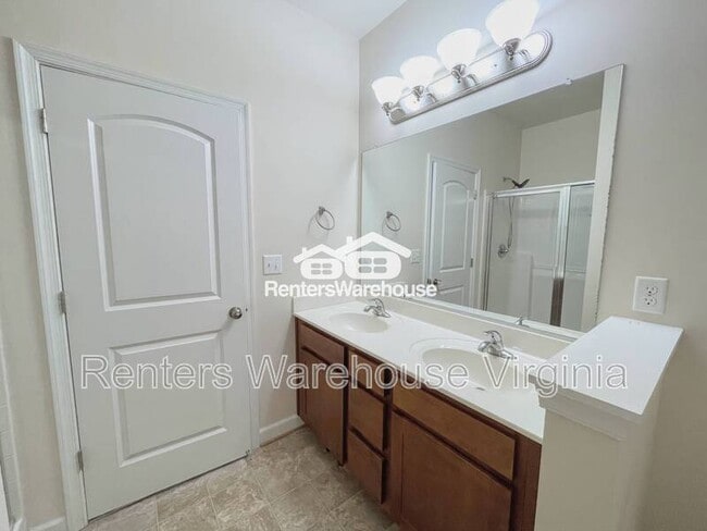 Building Photo - 1128 Winsford Ln