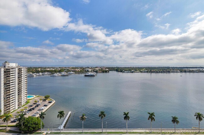 Building Photo - 1333 S Flagler Dr