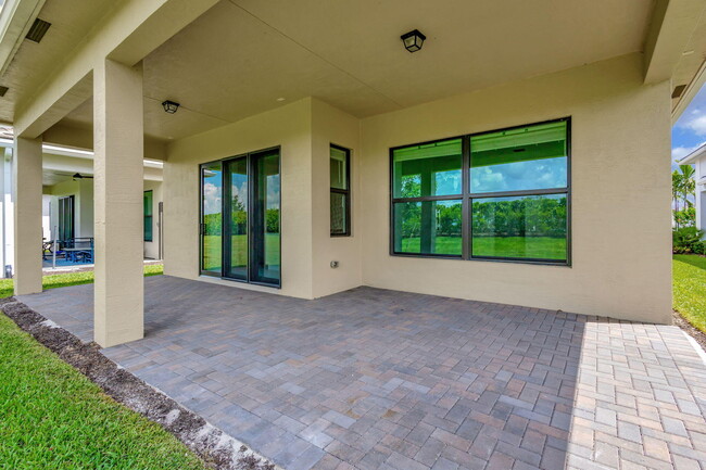 Building Photo - 15878 Key Biscayne Ln