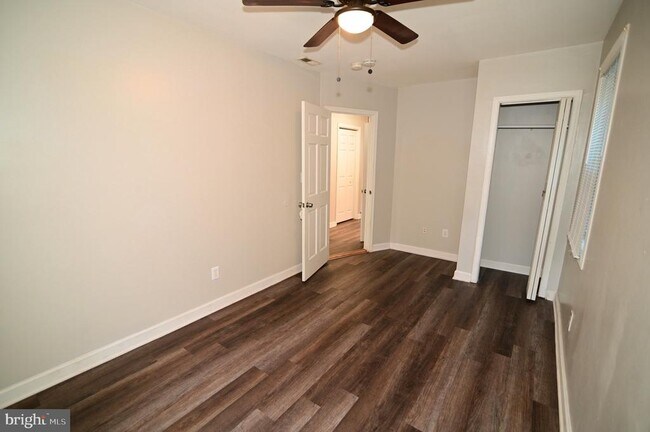 Building Photo - 431 Mellon St SE