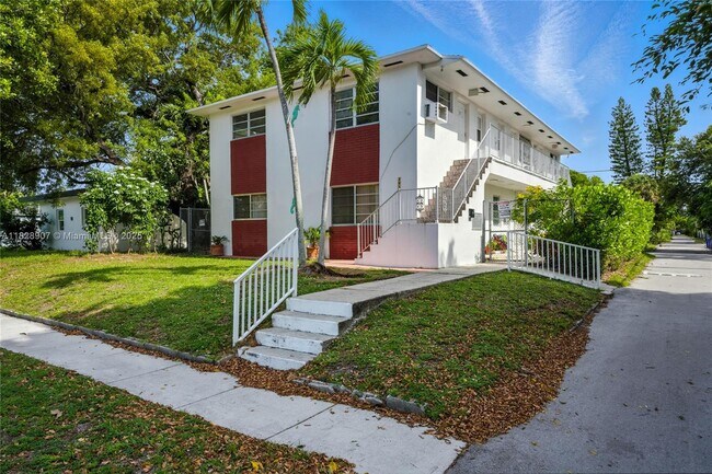 Building Photo - 2085 NE 169th St
