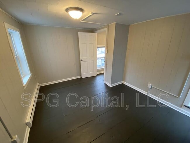 Building Photo - 119 Ann St