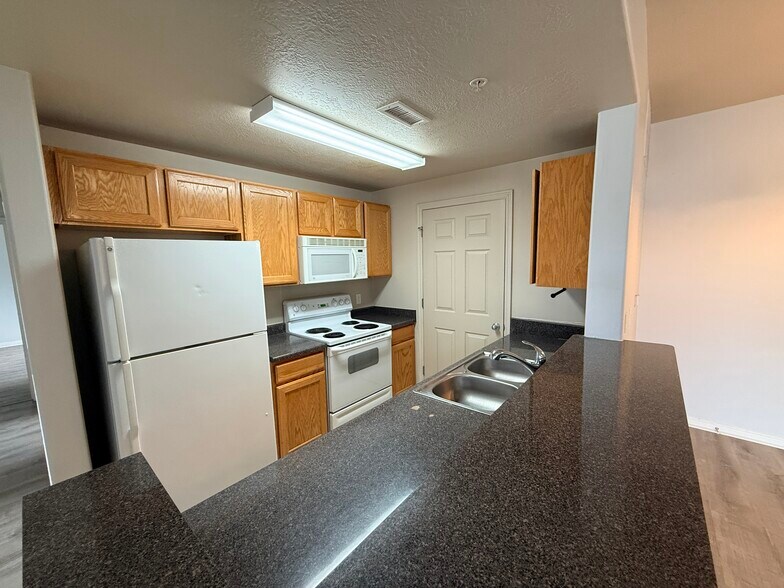 Building Photo - 175 Albion Village Way