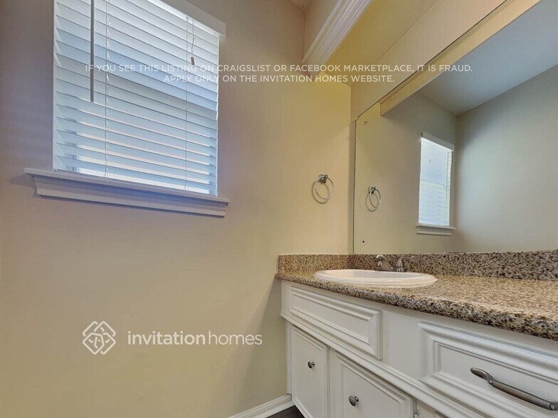 Building Photo - 11639 Idlebrook Dr