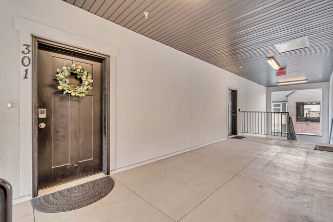 Building Photo - 1/2 OFF FIRST MONTH'S RENT-Condominium in Prime Riverton Location