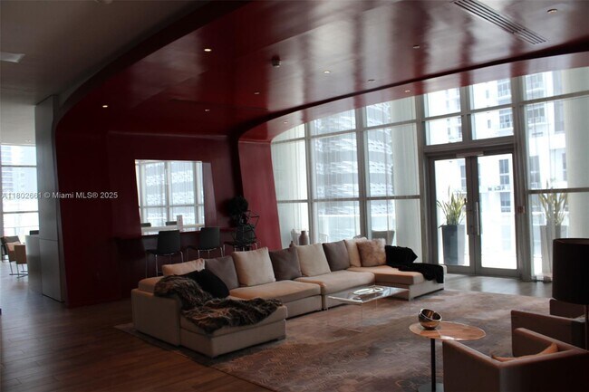 Building Photo - 1100S S Miami Ave