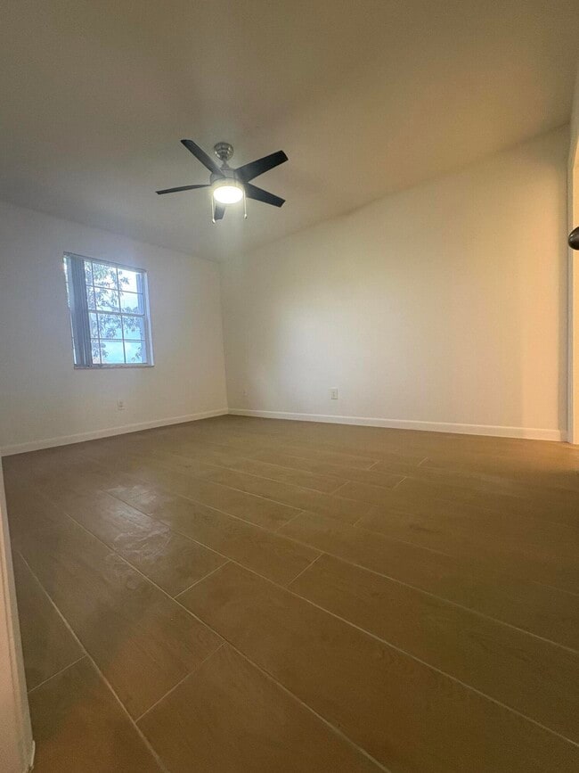 Building Photo - 661 Waterside Dr