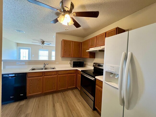 Building Photo - Maned