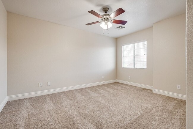Building Photo - Spacious 3-Bedroom Home Featuring Downstai...