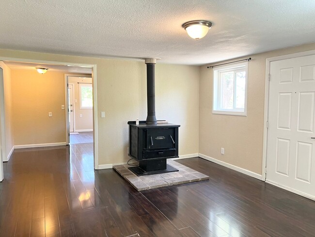 Building Photo - Two Bedroom One Bathroom Home in Lincoln