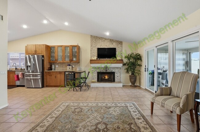 Building Photo - Resort-Style Living with Private Pool in Prime Chandler Location