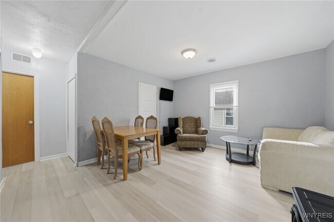 Building Photo - 214 58th St