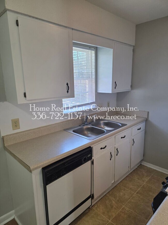 Building Photo - 3465 Valley Rd