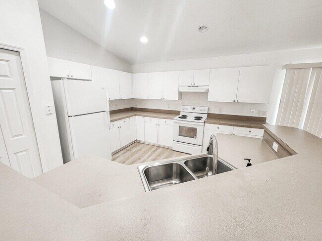 Building Photo - 151 Carmelite Ave NW