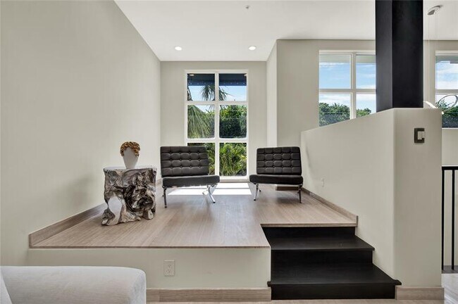 Building Photo - 425 N Ocean Blvd
