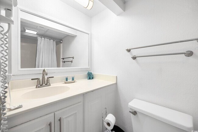 Building Photo - 202 70th Ave N