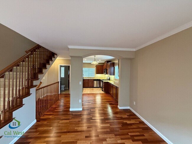 Building Photo - $3195 - Tri-level Town modern townhome in ...