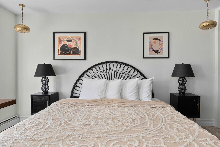 Building Photo - 136 Main St