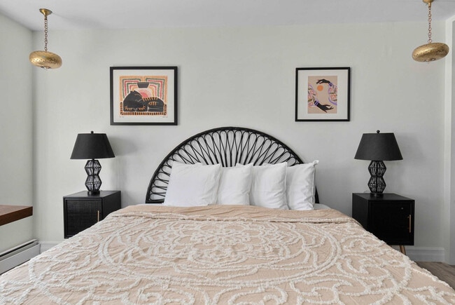 Building Photo - 136 Main St