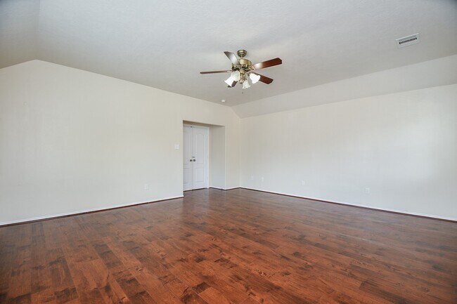 Building Photo - 5327 Laura Lee Ln