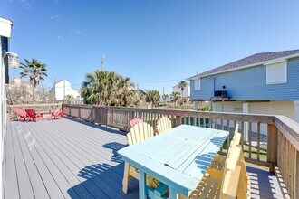 Building Photo - 4211 Surf Dr