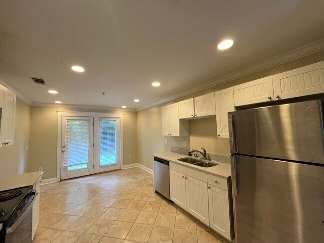 Building Photo - 14-1414 Jones