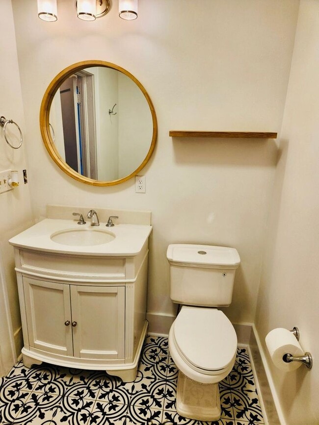 Building Photo - Available this Summer!! Beautiful 3 bed, 2 bath home located in Ardsley Park in Savannah, Ga!!