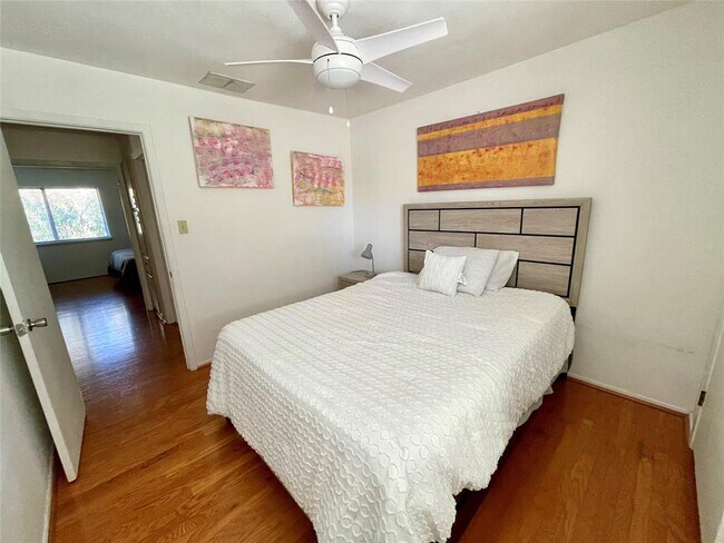 Building Photo - 2010 Abbey Cir