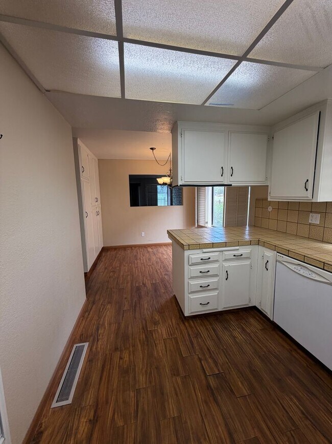 Building Photo - 2323 East Hills Drive #45