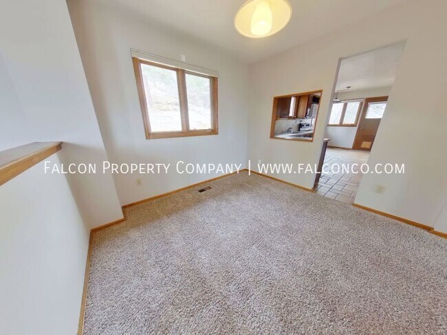 Building Photo - 985 Pulpit Rock Cir S