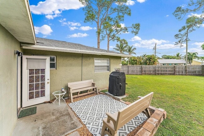 Building Photo - 5854 SE Orange Blossom Trail