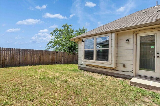 Building Photo - 907 Yabers Ct