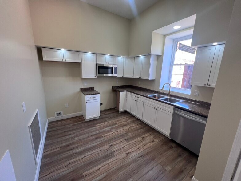 Primary Photo - 1314 11th Ave