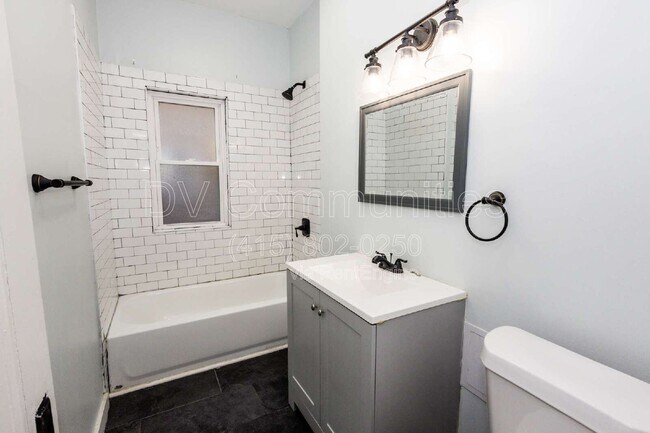 Building Photo - 3300 E 149th St