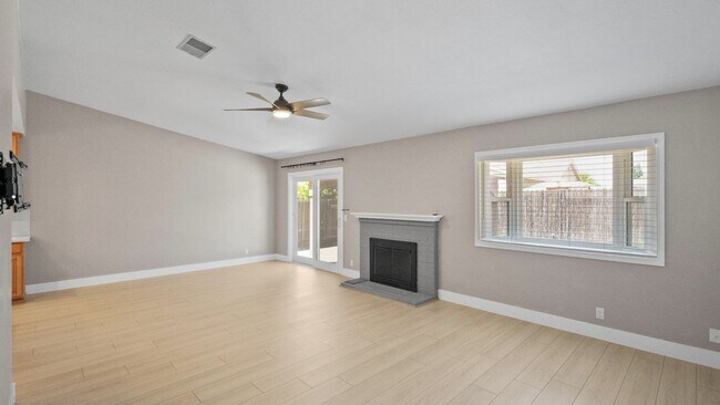 Building Photo - 3 Bedroom Home in Vacaville