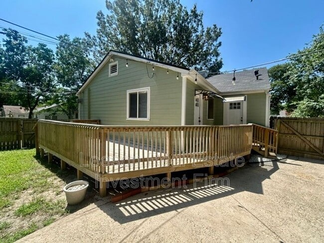 Building Photo - 122 E Dalzell St
