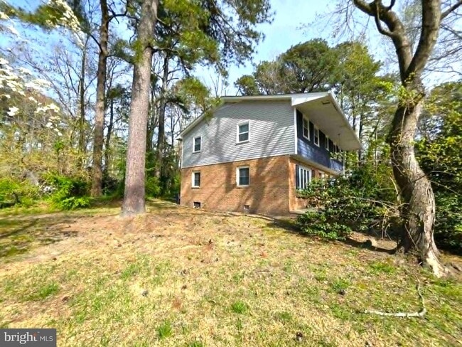 Building Photo - 8241 Robin Hood Dr