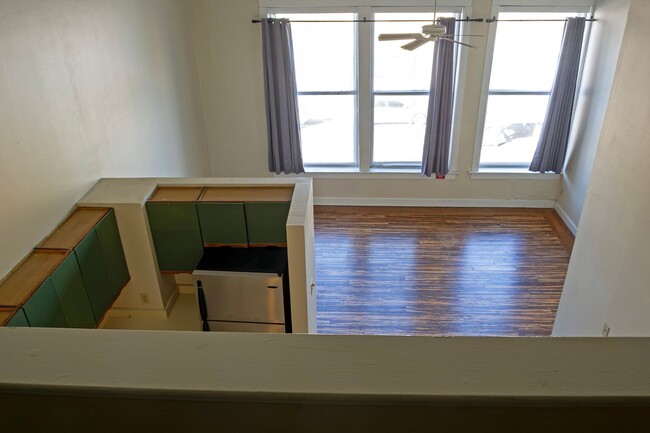 Building Photo - 204 N Walnut St