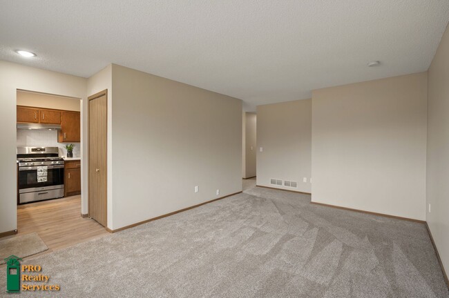 Building Photo - 3 Bedroom House **Half Off May Rent with a...