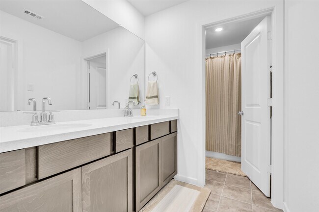 Building Photo - 17822 Carnation Gln Dr