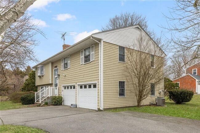 Building Photo - 384 Valley Rd