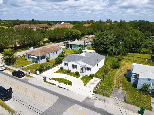 Building Photo - 1221 NW 75th St