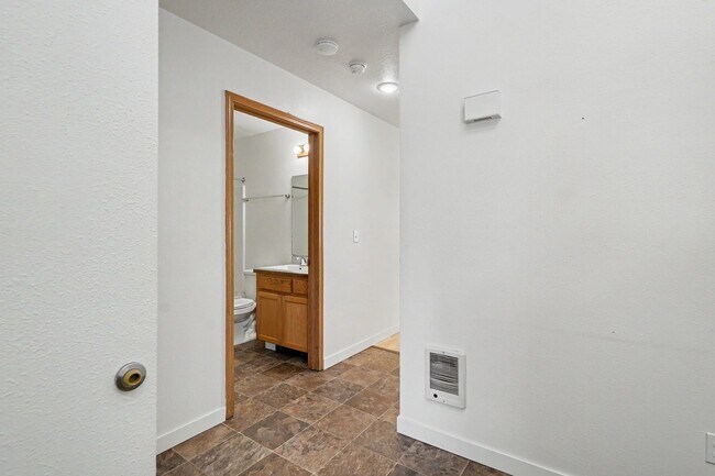 Building Photo - Springcrest - VPM526062S-6