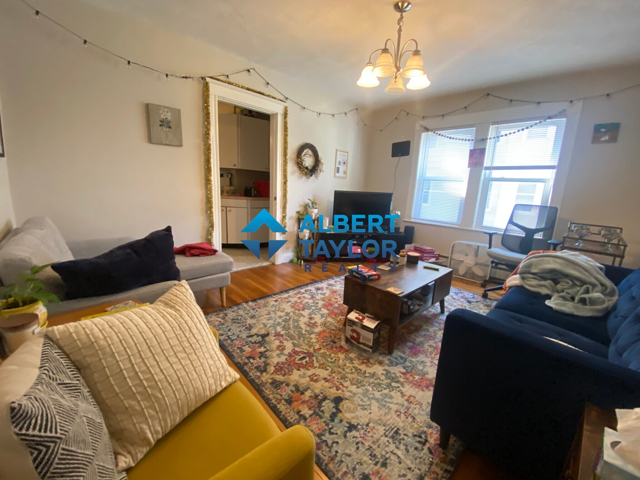 Building Photo - 94 Heath St