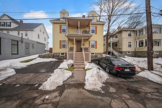 Building Photo - 10 Bigelow St